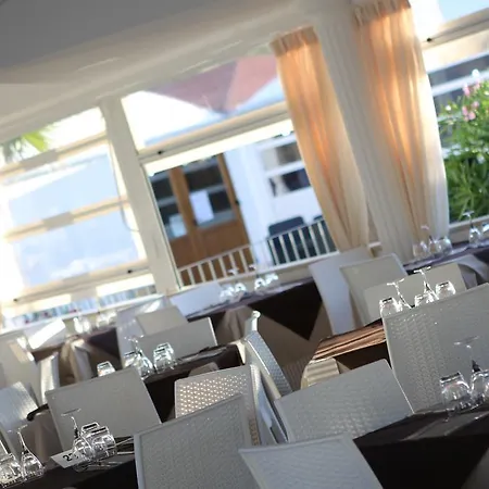 Park Village 4*